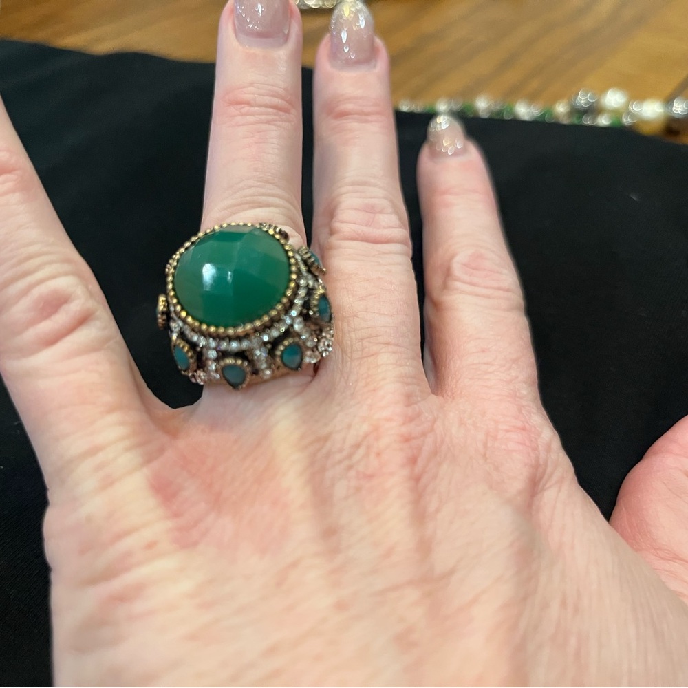 Green Onyx Look Statement Cocktail Ring Gold Tone Boho Glam - Picture 14 of 15